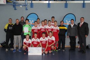 Die Siegermannschaft der U 15 Junioren die JFG 3 Schlösser-Eck mit Trainer u. Betreuer, rechts 3. Bgm. Heinrich Ruppert.